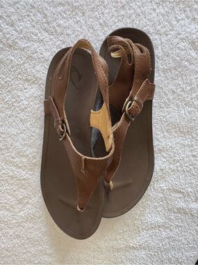 OluKai Brown Leather T-strap Sandals with Buckle